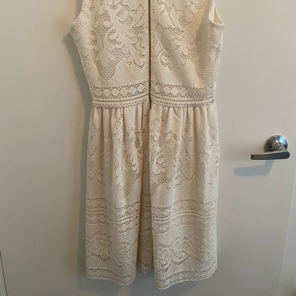 H&M lace high neck sleeveless dress - Picture 2 of 4
